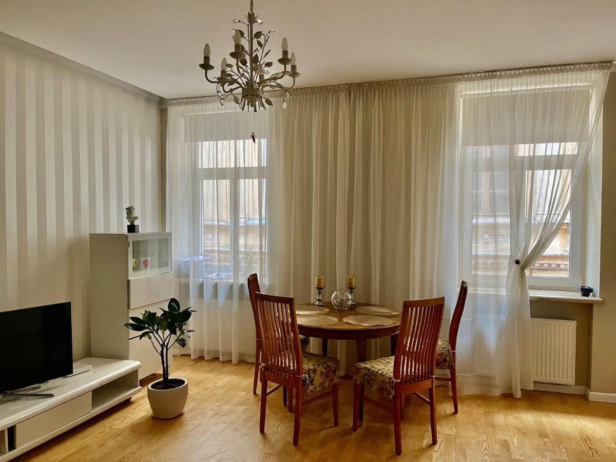 Provence Style Apartment In Old Town Клайпеда Экстерьер фото